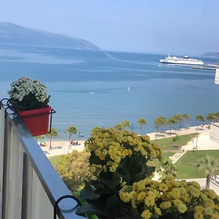 Luxury Seaview Flat Free Parking شقة