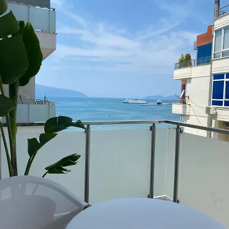 Luxury Seaview Flat Free Parking דירה